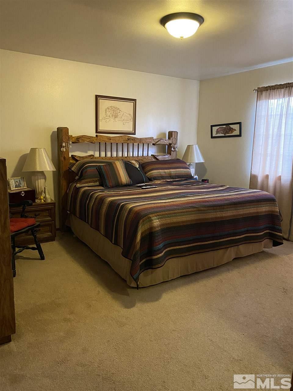 370 Lewis Lane Fallon, NV 89406 - Photo 8 of 11 a spacious bedroom with a bed and window
