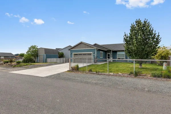 $414,900 | 630 E Street, Culver, OR 97734
