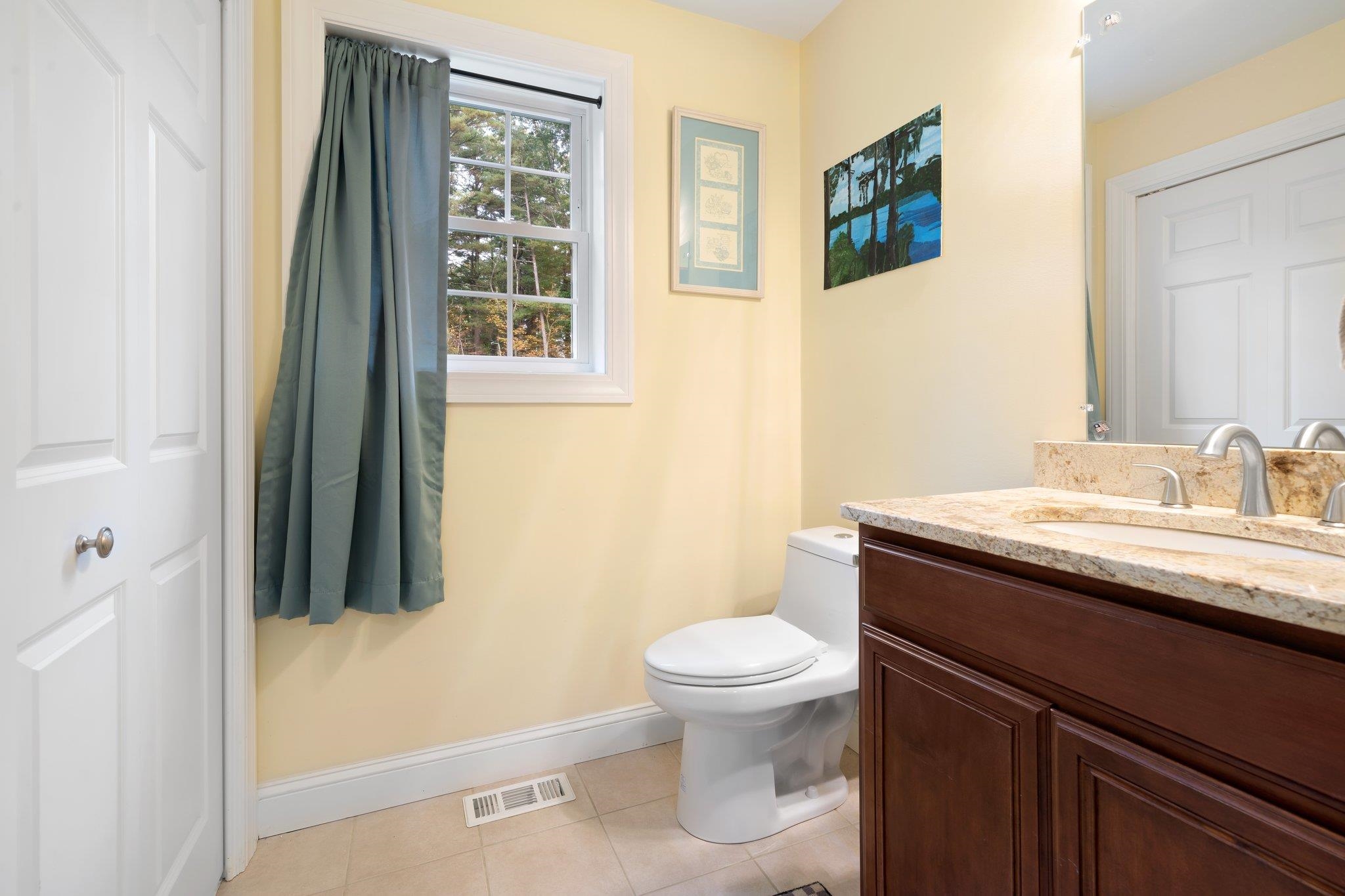 44 Old Chester Road Derry, NH 03038 - Photo 10 of 38