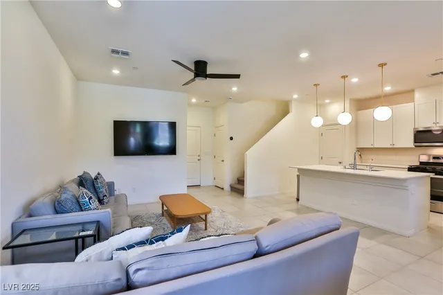 $1,950 | 3590 Credere Lane, Henderson, NV 89044