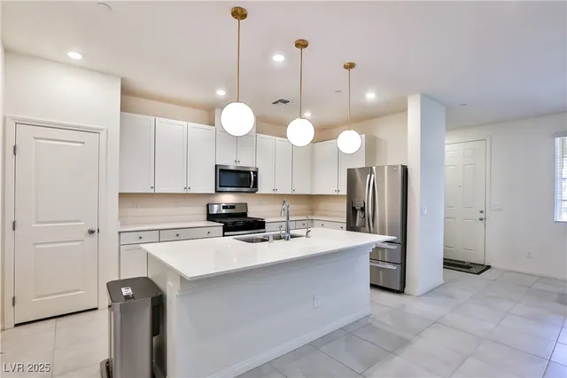 $1,950 | 3590 Credere Lane, Henderson, NV 89044