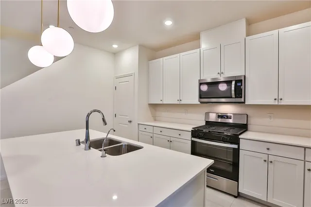 $1,950 | 3590 Credere Lane, Henderson, NV 89044