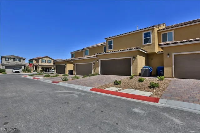 $1,950 | 3590 Credere Lane, Henderson, NV 89044