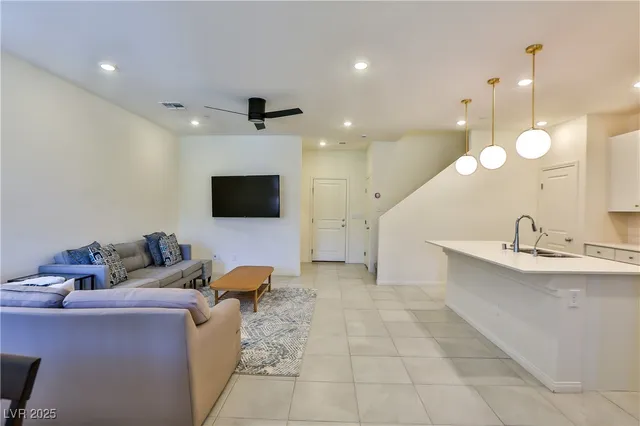 $1,950 | 3590 Credere Lane, Henderson, NV 89044