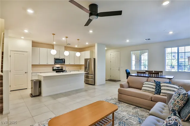 $1,950 | 3590 Credere Lane, Henderson, NV 89044