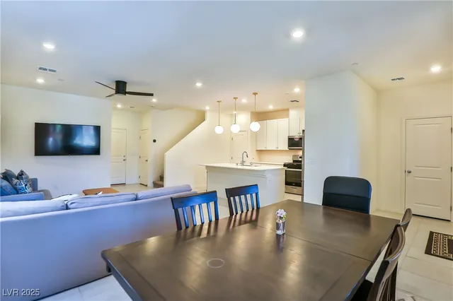 $1,950 | 3590 Credere Lane, Henderson, NV 89044