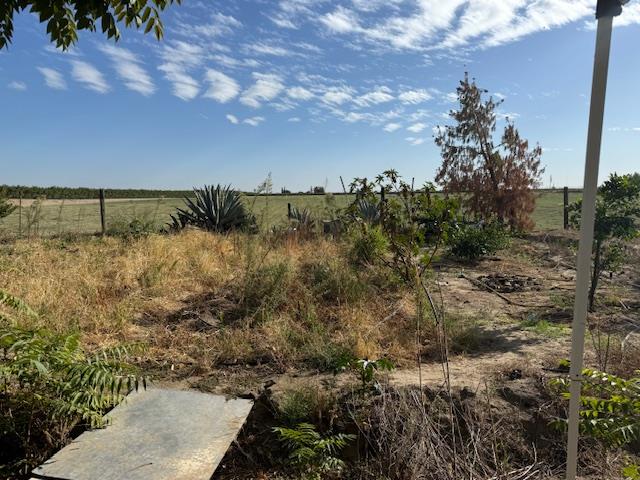 3219 East Huntsman Avenue, Unit 2 Fresno, CA 93725 - Photo 20 of 26 a view of a yard next to a building
