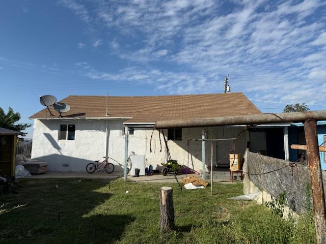 3219 East Huntsman Avenue, Unit 2 Fresno, CA 93725 - Photo 2 of 26 a front view of a house with garden