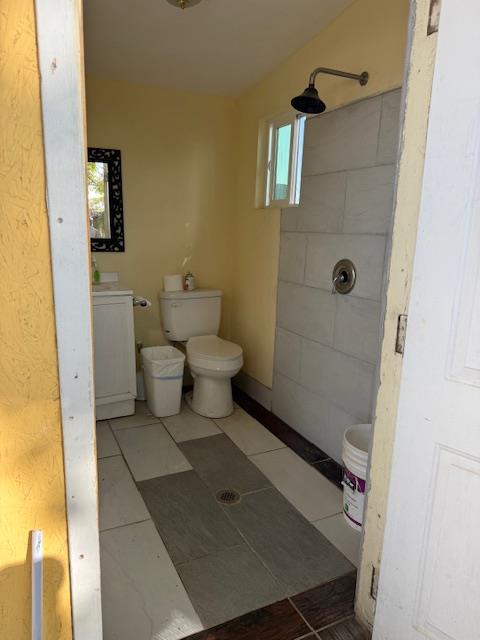 3219 East Huntsman Avenue, Unit 2 Fresno, CA 93725 - Photo 21 of 26 a bathroom with a toilet and a shower