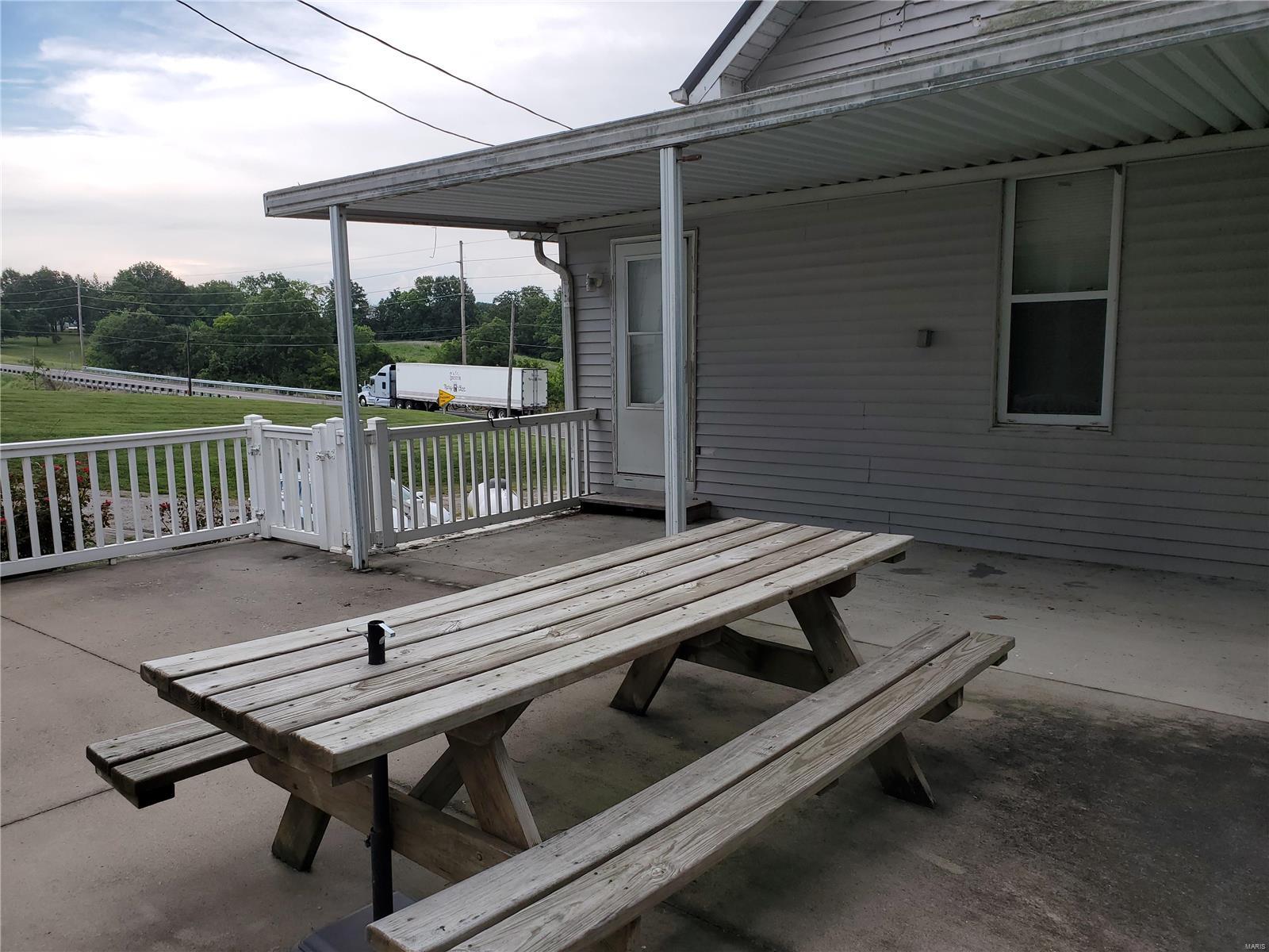 4255 State Rte 150 Chester, IL 62233 - Photo 6 of 42 Gallery Image 6