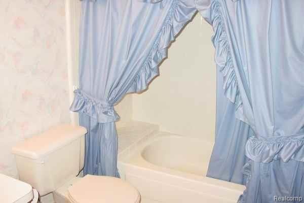 2297 Rochelle Park Drive, Unit 125 Rochester, MI 48309 - Photo 7 of 14 DSC02564