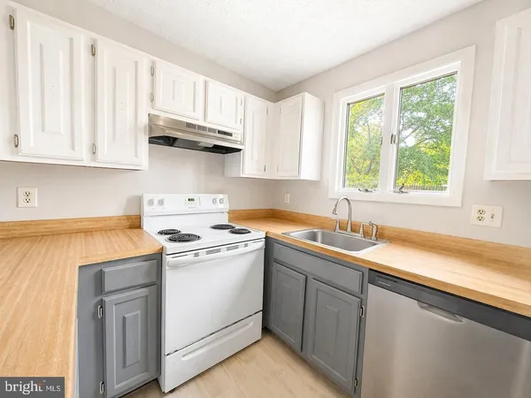$1,750 | 22026 Gloucester Court, Unit A8, Lexington Park, MD 20653