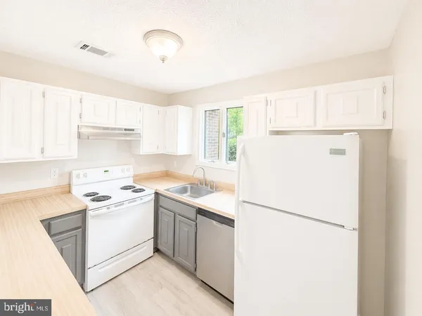 $1,750 | 22026 Gloucester Court, Unit A8, Lexington Park, MD 20653