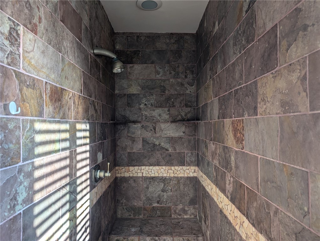 1197 Monte Sereno Drive Thousand Oaks, CA 91360 - Photo 17 of 27 a bathroom with a shower