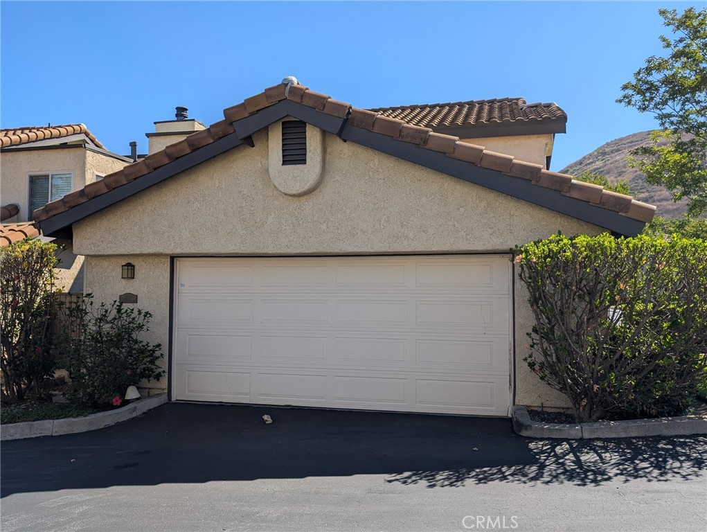 1197 Monte Sereno Drive Thousand Oaks, CA 91360 - Photo 3 of 27 a house view with a outdoor space