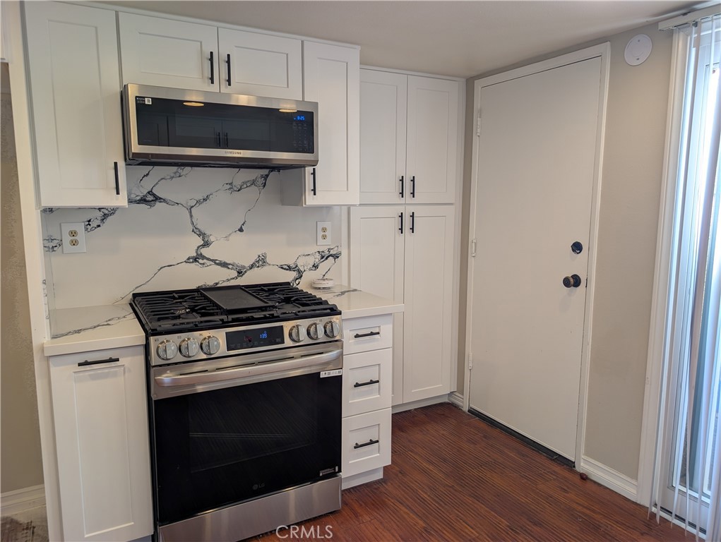 1197 Monte Sereno Drive Thousand Oaks, CA 91360 - Photo 5 of 27 a kitchen with a stove and a microwave