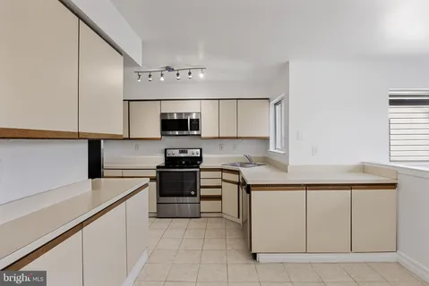 $399,000 | 828 Chanticleer, Cherry Hill, NJ 08003