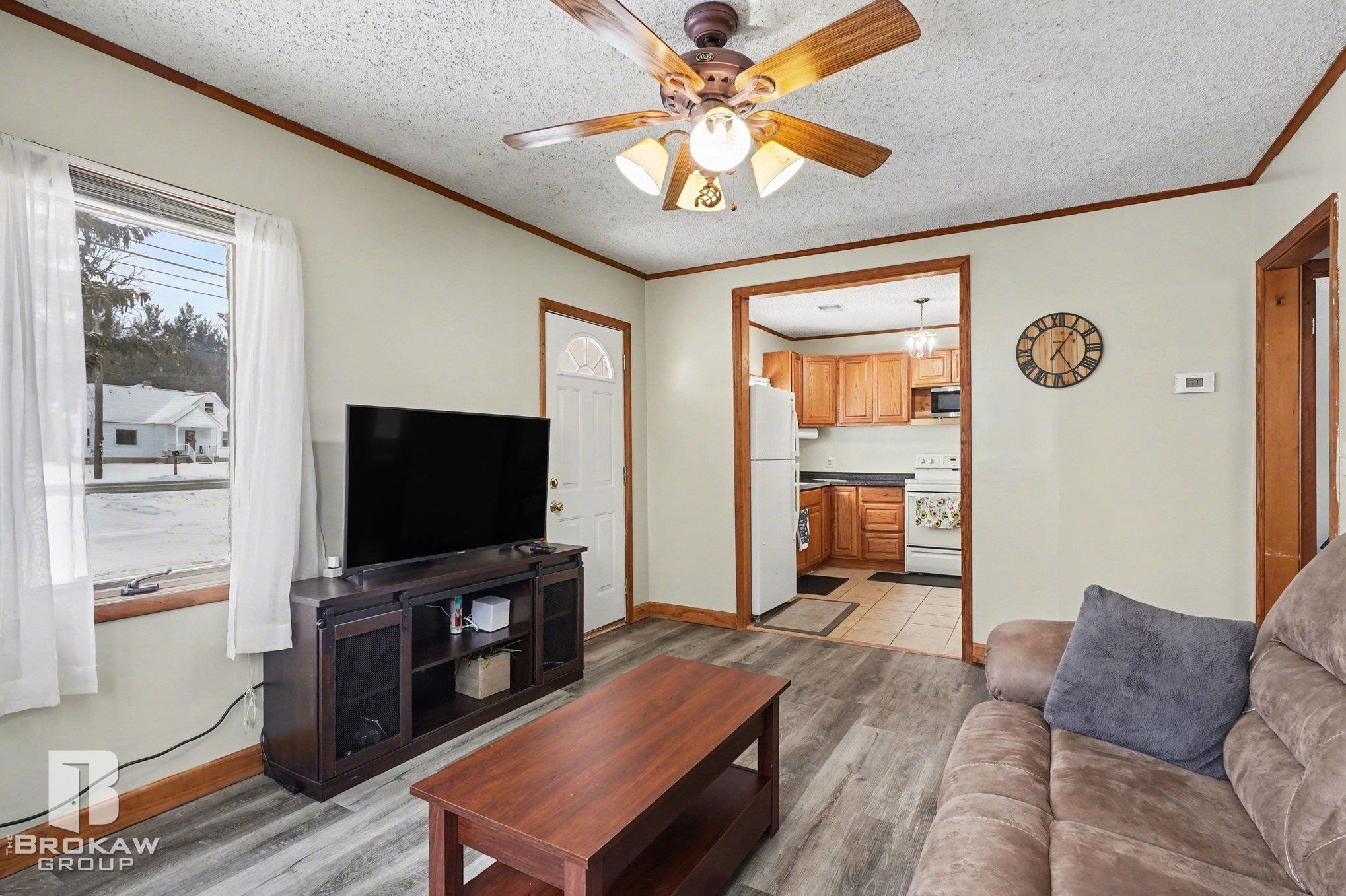 1084 Midland Road Bay City, MI 48706 - Photo 11 of 17 Gallery Image 11
