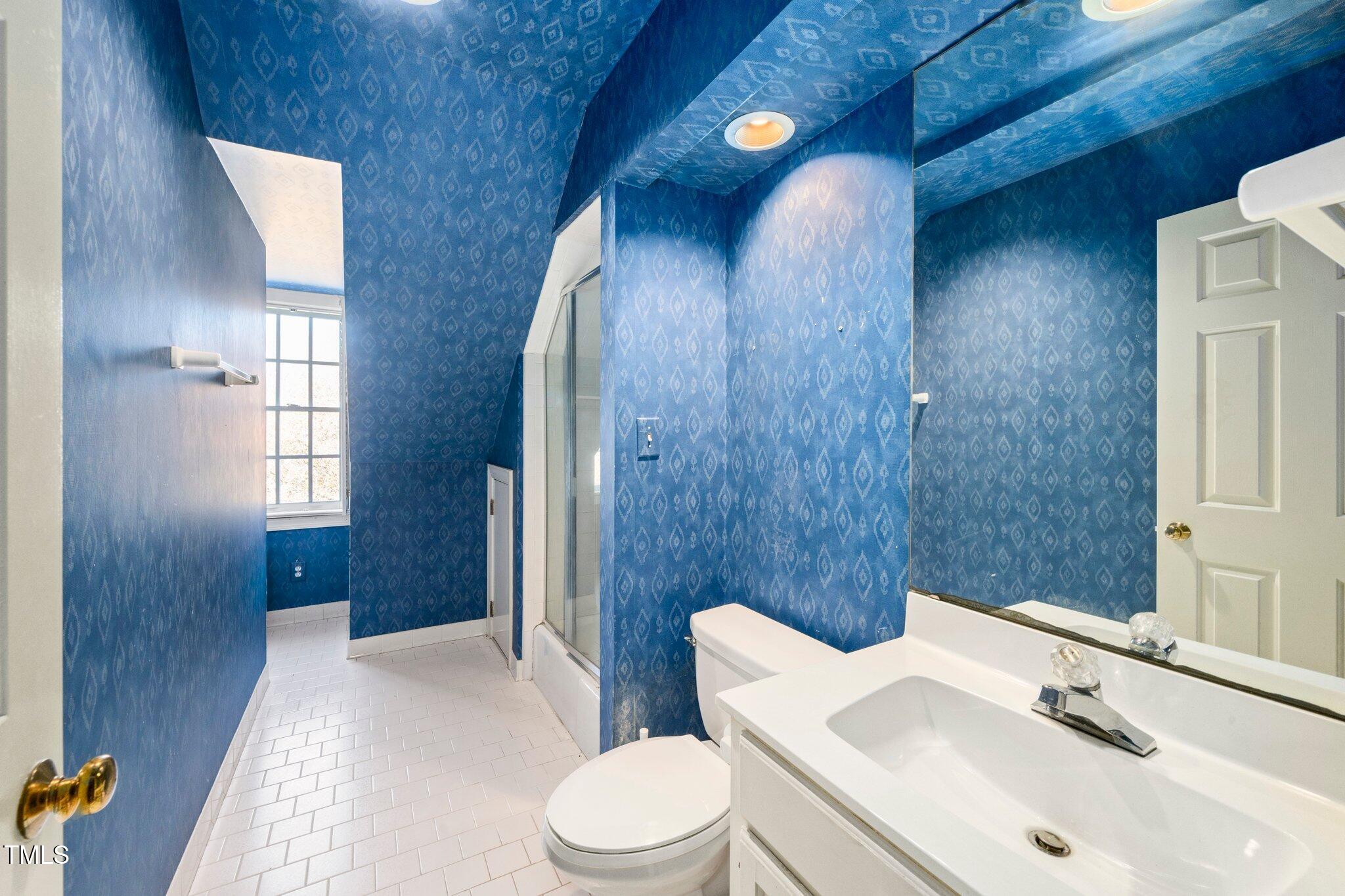 1408 Dogwood Lane Raleigh, NC 27607 - Photo 43 of 48 Third floor full bathroom