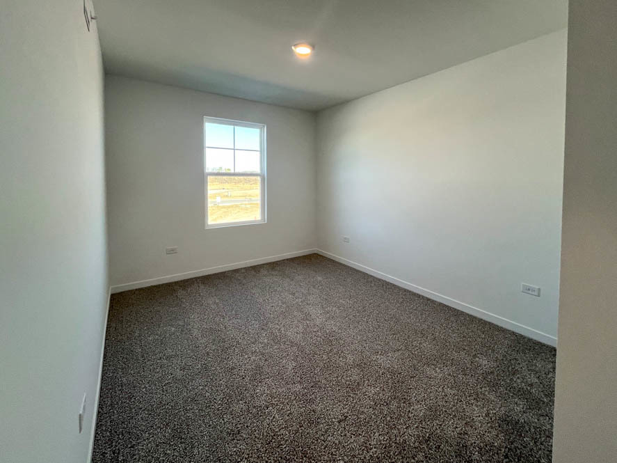 2239 Riesling Road Oswego, IL 60543 - Photo 21 of 49 an empty room with a window