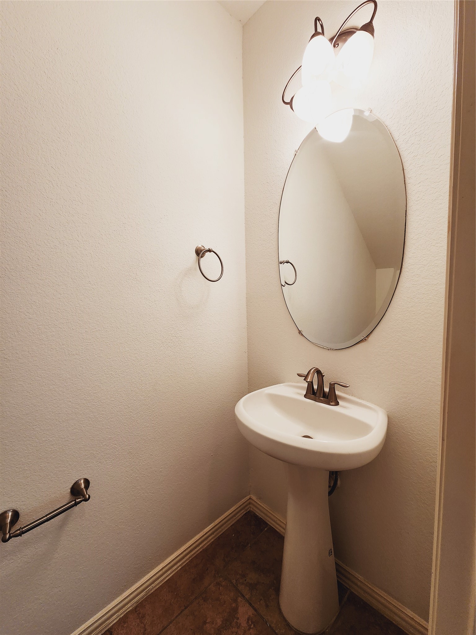 6731 Trinity Trail Lane Rosenberg, TX 77469 - Photo 22 of 36 Half bath on the 1st floor