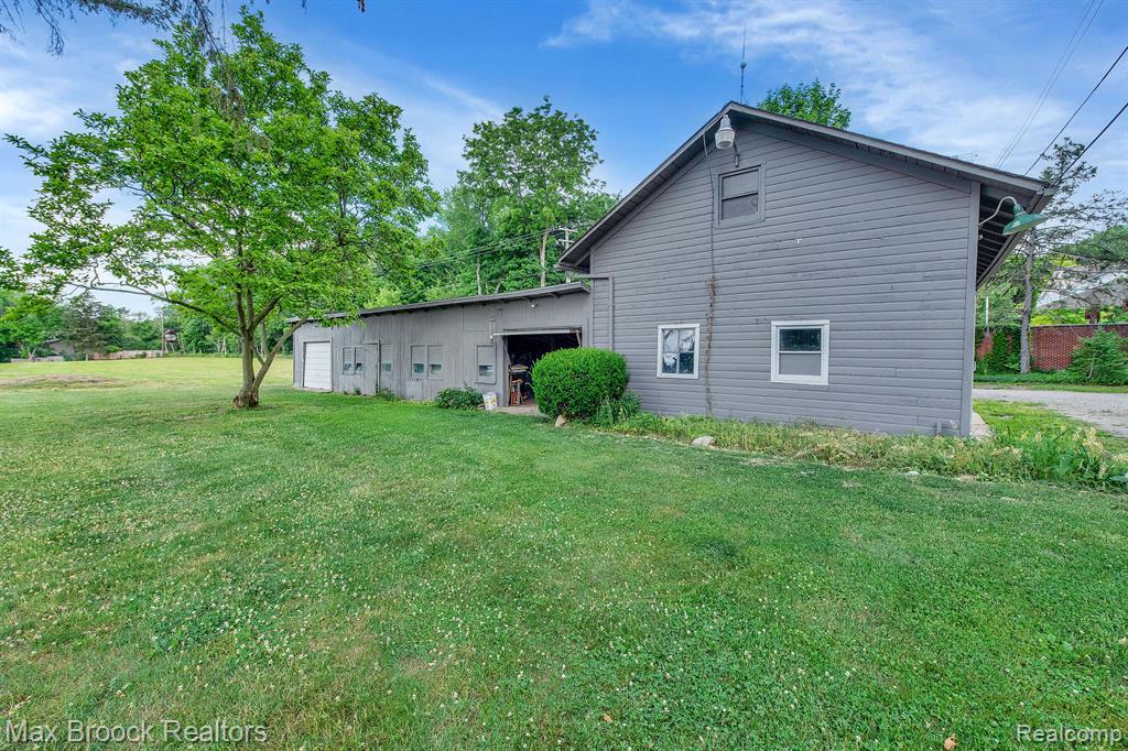 19011 Beck Road Northville, MI 48168 - Photo 31 of 40