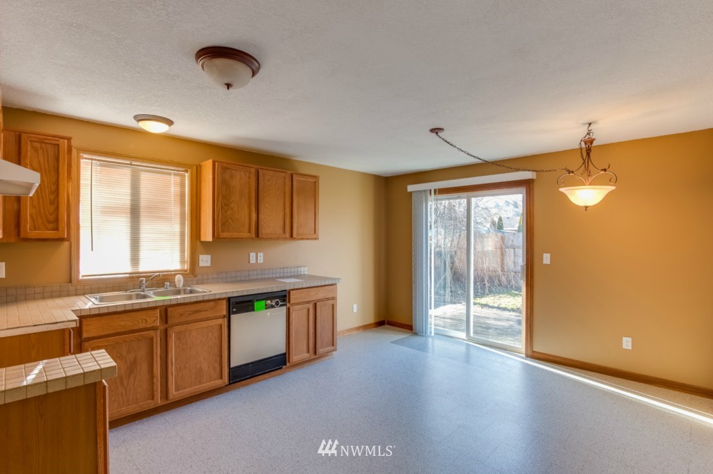 116 Abbey Road Kelso, WA 98626 - Photo 3 of 14 Gallery Image 3