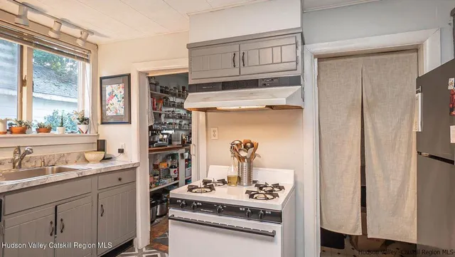 $1,325,000 | 4 Churchland Road, Saugerties, NY 12477