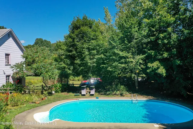 $1,325,000 | 4 Churchland Road, Saugerties, NY 12477