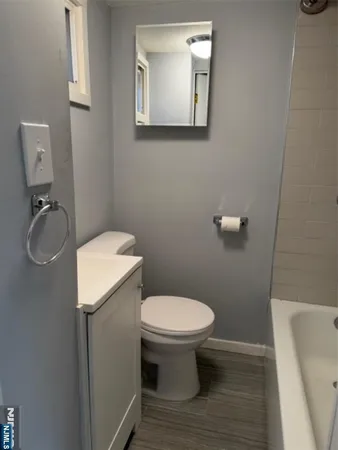 $1,800 | 180 Hobart Street, Unit REAR HOUSE, Ridgefield Park, NJ 07660