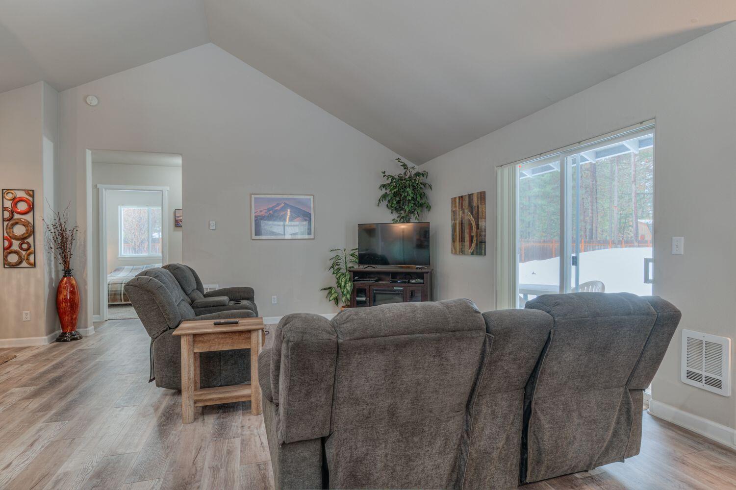 17159 Merced Road Bend, OR 97707 - Photo 7 of 27 GnIvK2vA