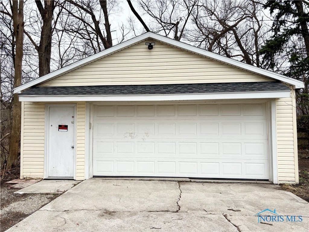2097 Maginnis Road Oregon, OH 43616 - Photo 38 of 39 Vinyl sided and newer roof.