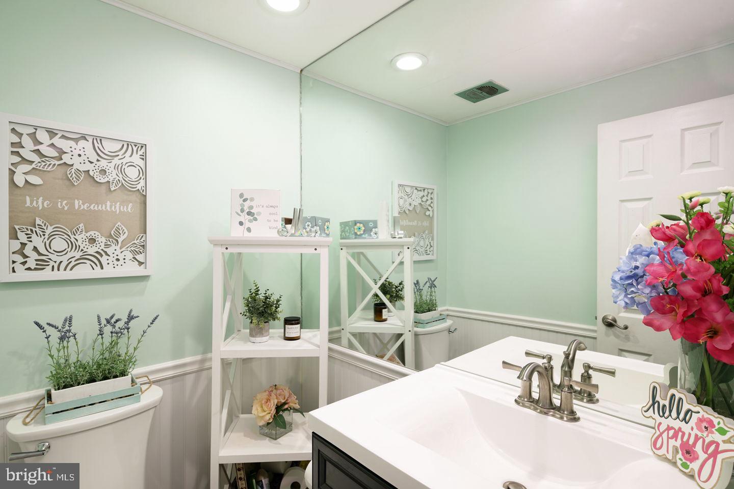 806 Susquehanna Road Philadelphia, PA 19111 - Photo 20 of 35 Gallery Image 20
