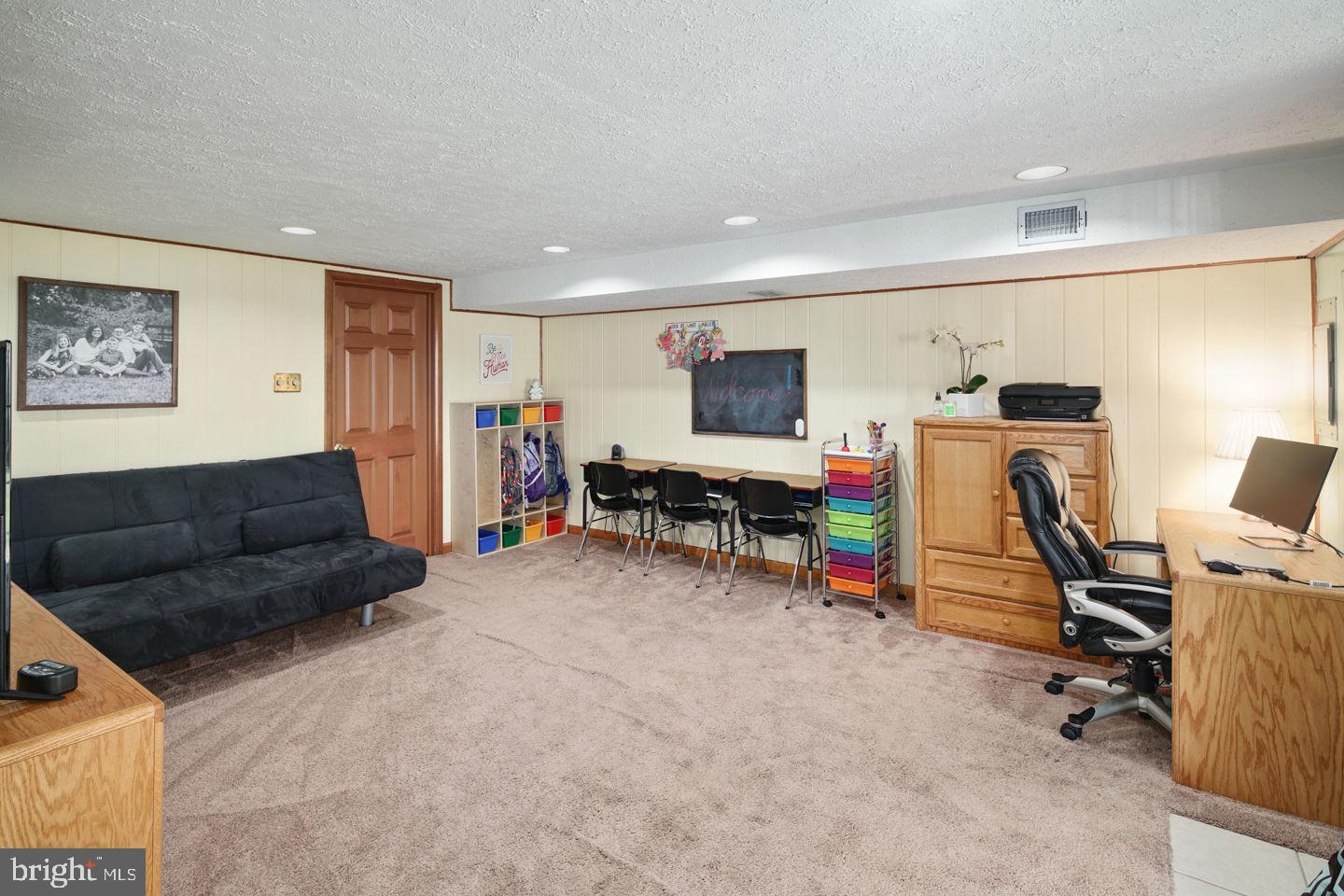 806 Susquehanna Road Philadelphia, PA 19111 - Photo 29 of 35 Gallery Image 29