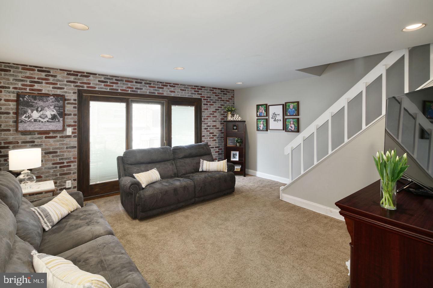 806 Susquehanna Road Philadelphia, PA 19111 - Photo 5 of 35 Gallery Image 5