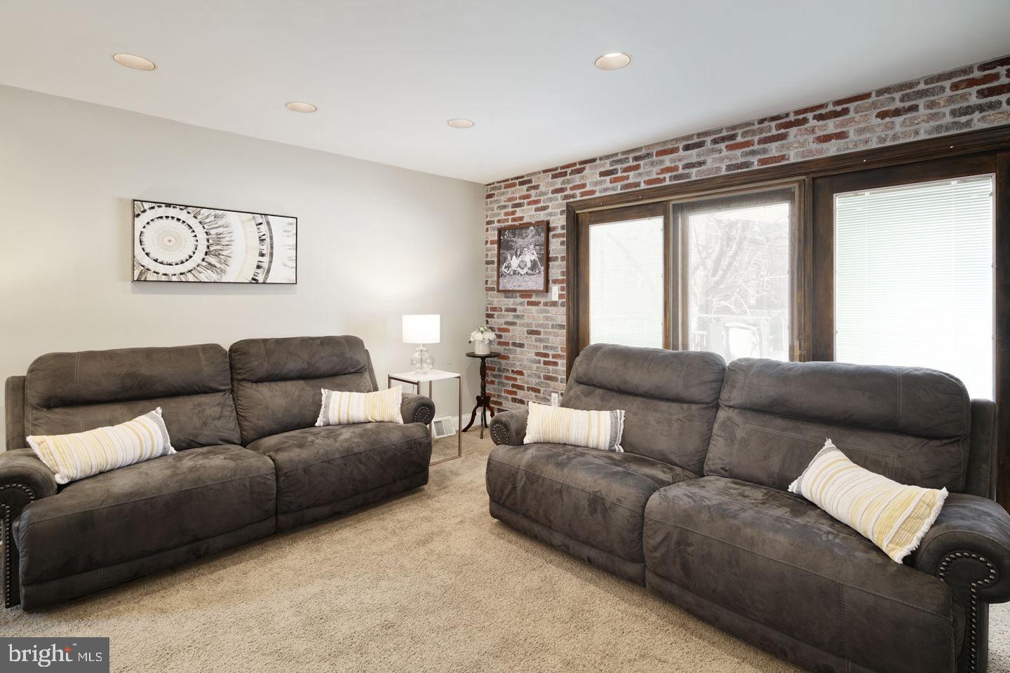 806 Susquehanna Road Philadelphia, PA 19111 - Photo 6 of 35 Gallery Image 6