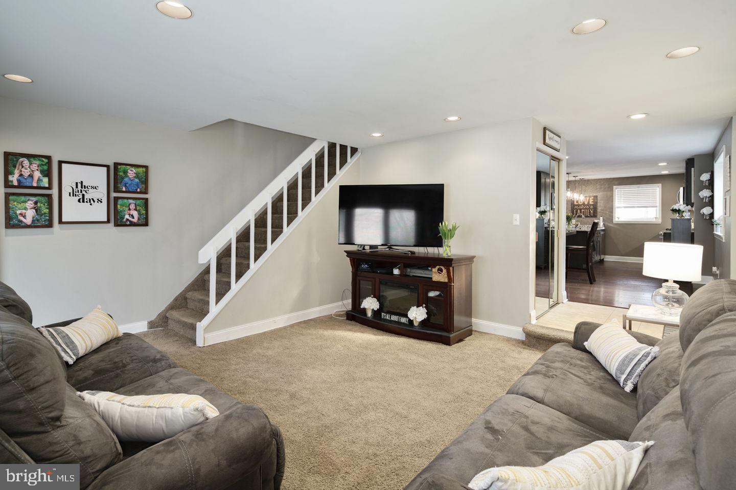 806 Susquehanna Road Philadelphia, PA 19111 - Photo 8 of 35 Gallery Image 8