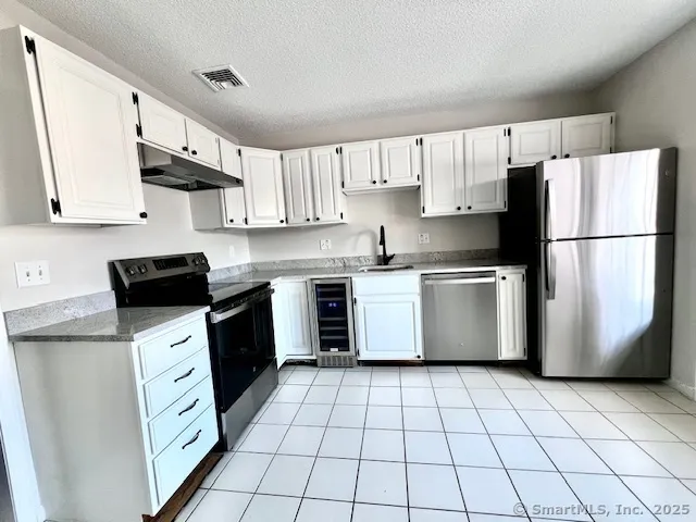 $3,100 | 130 Deer Hill Avenue, Unit 12, Danbury, CT 06810