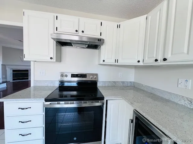 $3,100 | 130 Deer Hill Avenue, Unit 12, Danbury, CT 06810