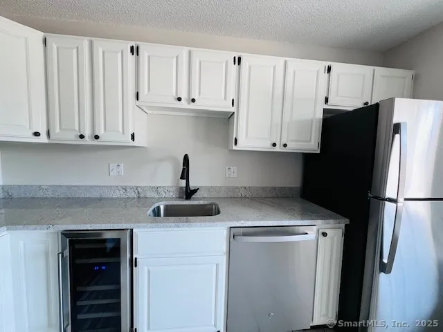 $3,100 | 130 Deer Hill Avenue, Unit 12, Danbury, CT 06810