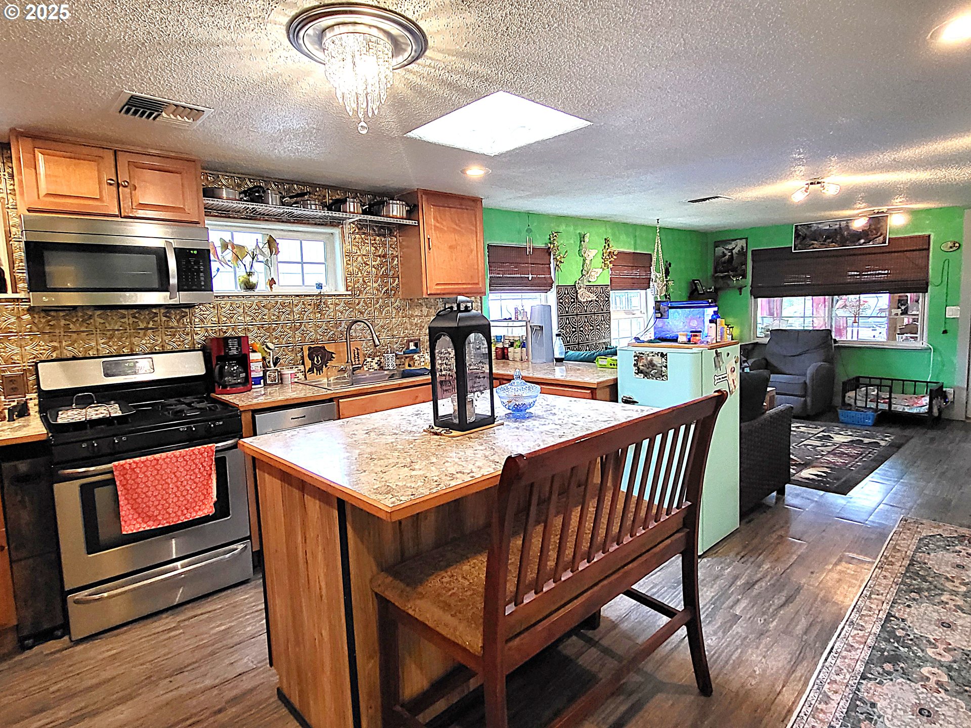 416 South 10th Street Cottage Grove, OR 97424 - Photo 2 of 13 Breakfast Area