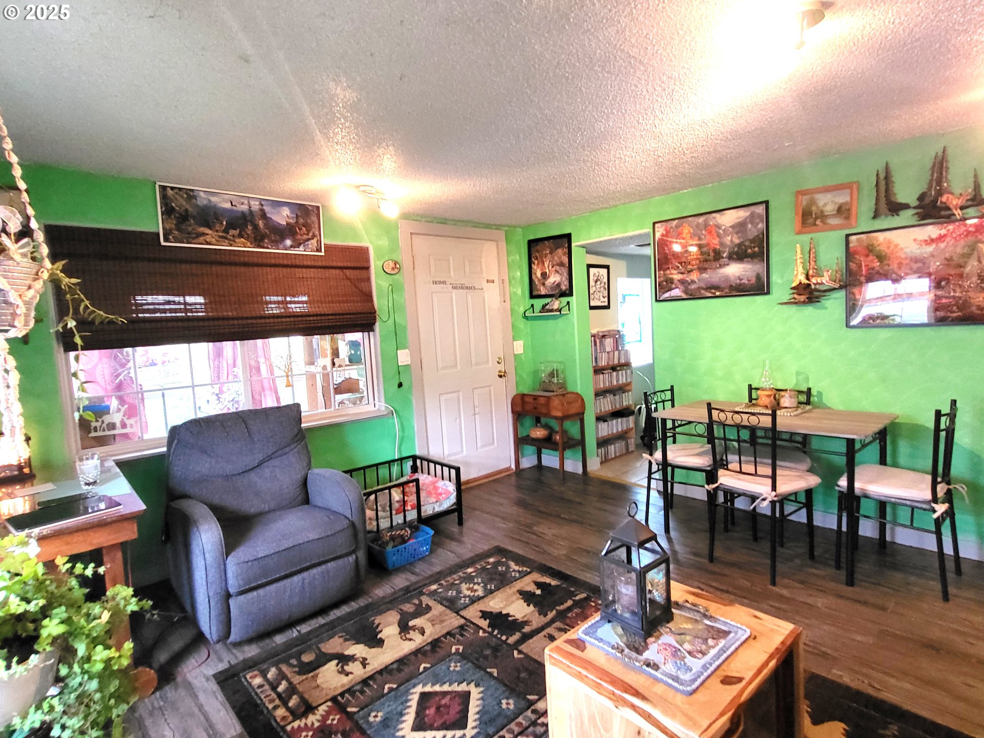 416 South 10th Street Cottage Grove, OR 97424 - Photo 5 of 13 Living Room