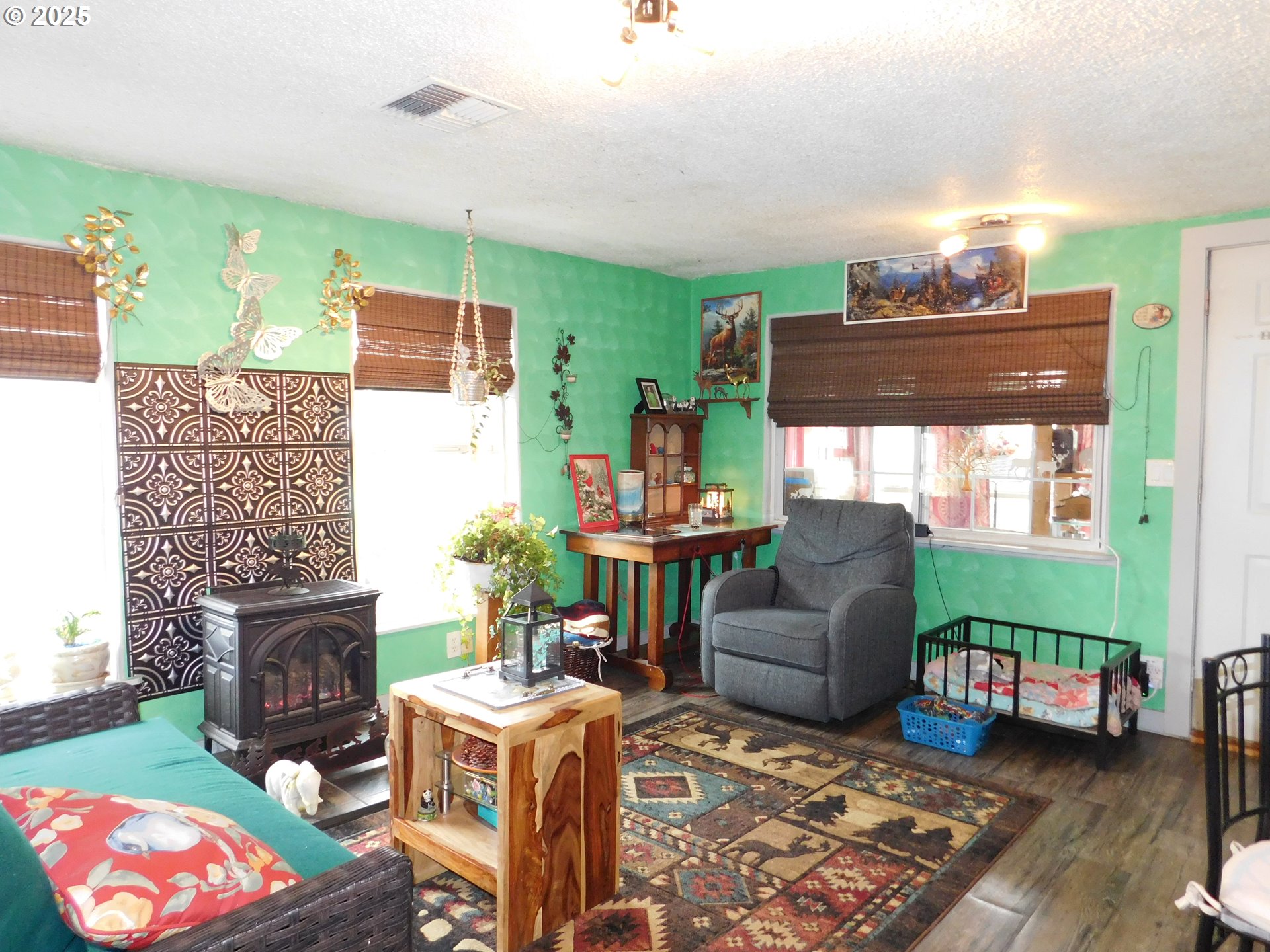 416 South 10th Street Cottage Grove, OR 97424 - Photo 6 of 13 Living Room