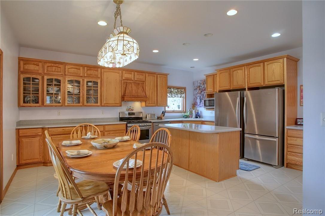 27741 Johnson Road Grosse Ile, MI 48138 - Photo 6 of 32 6-Kitchen And Breakfast Nook.jpg