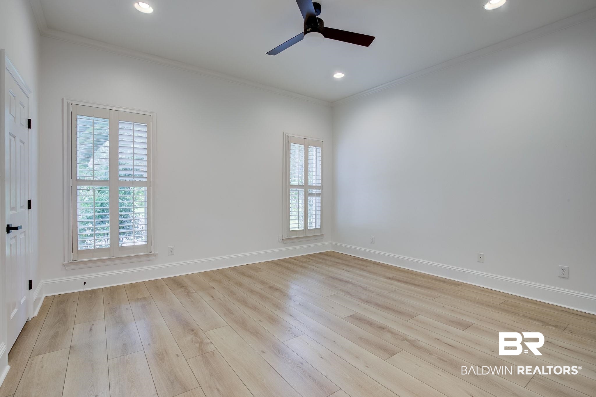 105 High Pines Ridge Fairhope, AL 36532 - Photo 64 of 97 Spare room featuring crown molding, plenty of natural light, ceiling fan, baseboards, and recessed lighting
