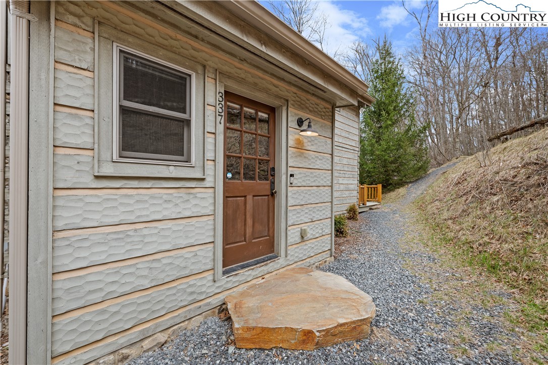 337 Rivers Crest Road Boone, NC 28607 - Photo 3 of 45 a backyard of a house
