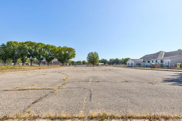 $300,000 | 500 South 4th Street, Marshall, MN 56258