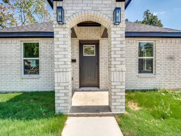 $2,350 | 4220 Hamilton Avenue, Dallas, TX 75210