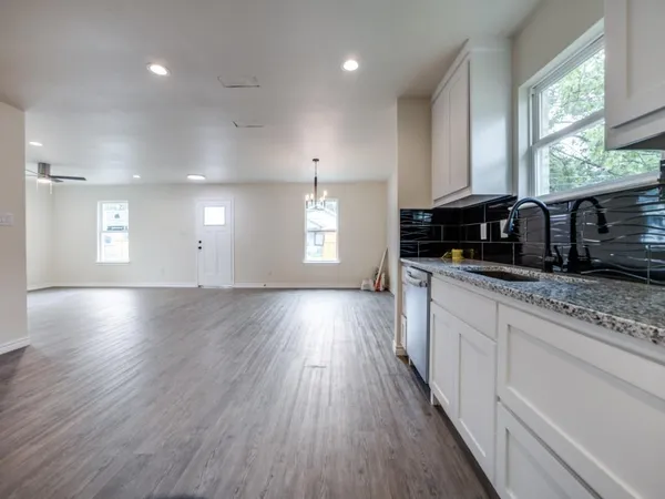 $2,350 | 4220 Hamilton Avenue, Dallas, TX 75210