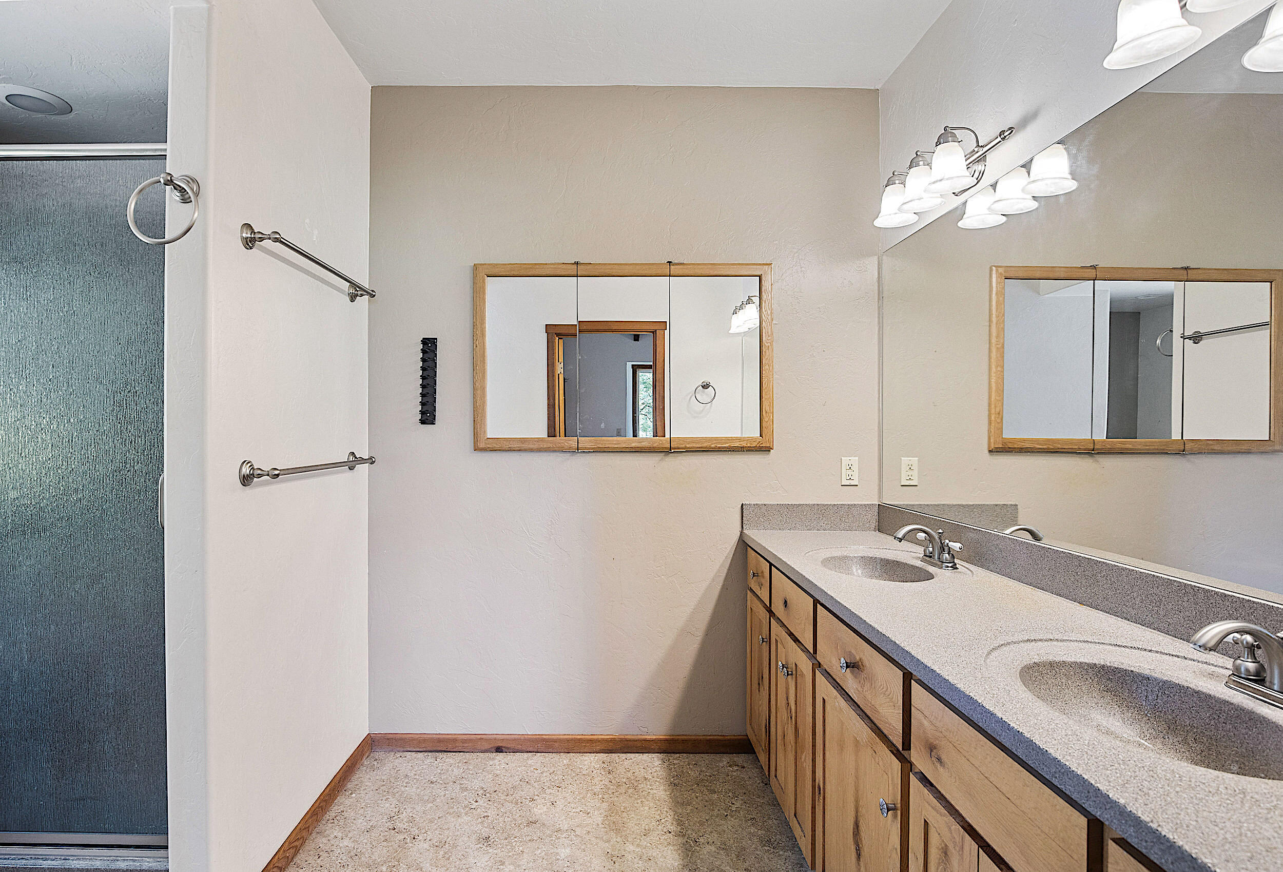 13615 Water Gap Road Williams, OR 97544 - Photo 15 of 75 Gallery Image 15
